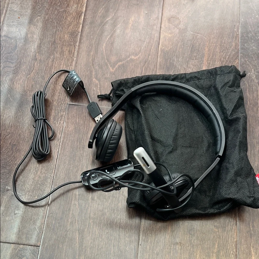 Brand new Microsoft Black USB wires Headset with Microphone